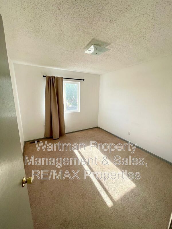 Building Photo - 4570 Witches Hollow Ln