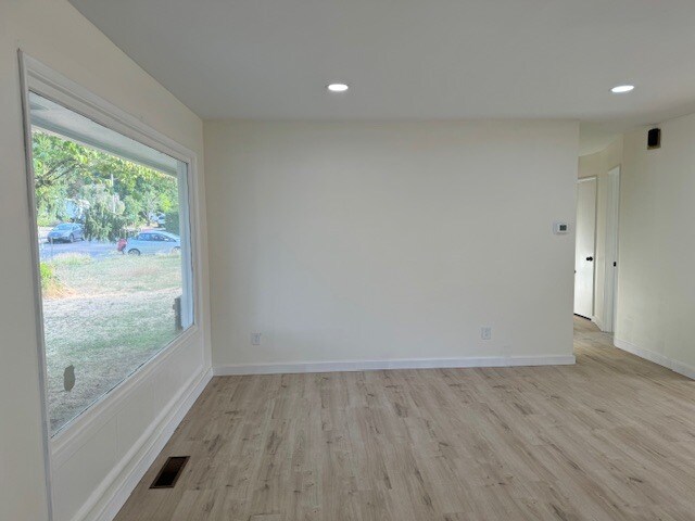 Building Photo - 430 SE 153rd Ave