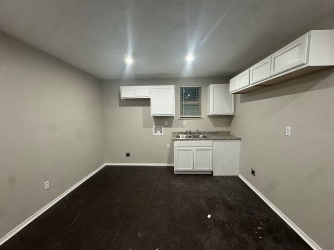 Building Photo - 2103 N Marrs St