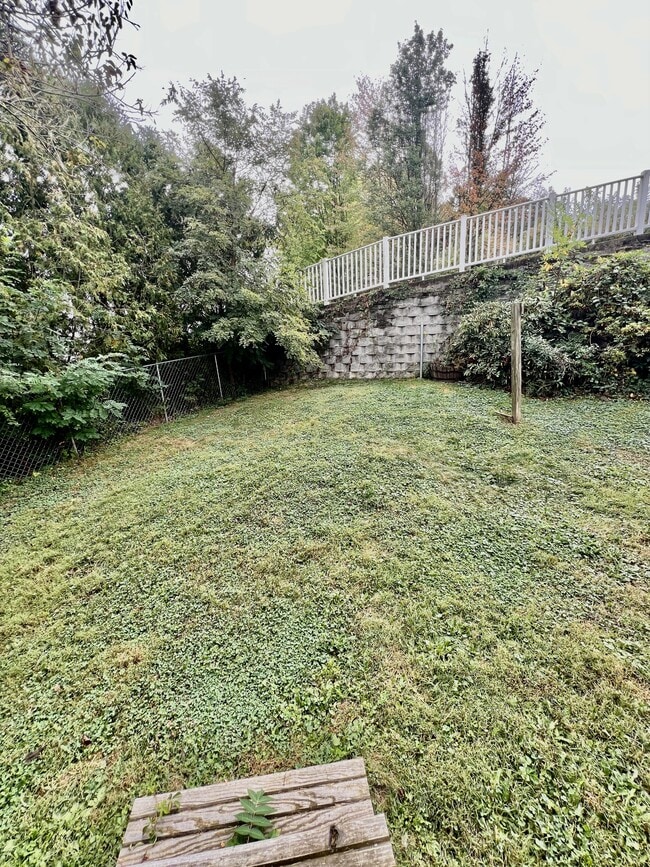 Building Photo - 403 Cedarstone Rd