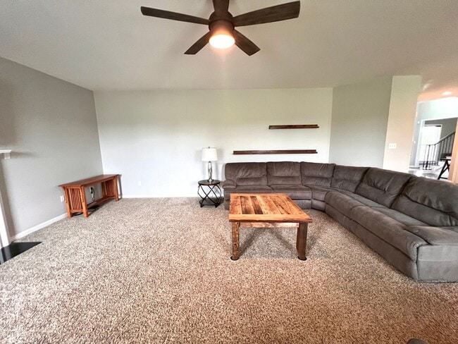 Building Photo - 3006 Farm View Dr