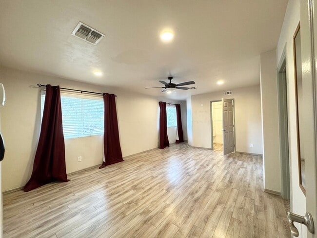 Building Photo - 3BR/2BA/2CG, with DOG RUN 2310 sq.ft. rental in Sierra Vista, AZ