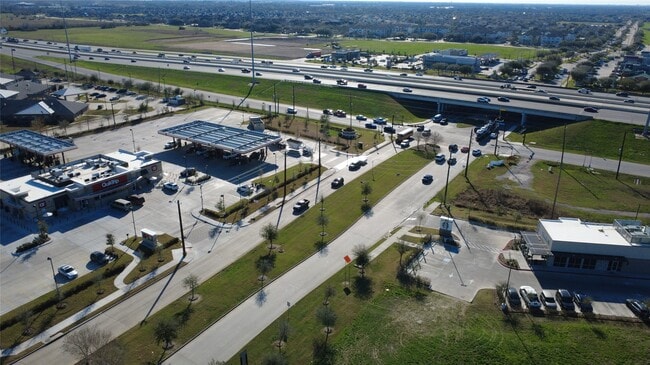 Building Photo - 2913 Crown Gate Dr