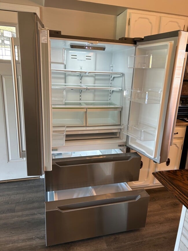 Building Photo - 825 David Ln