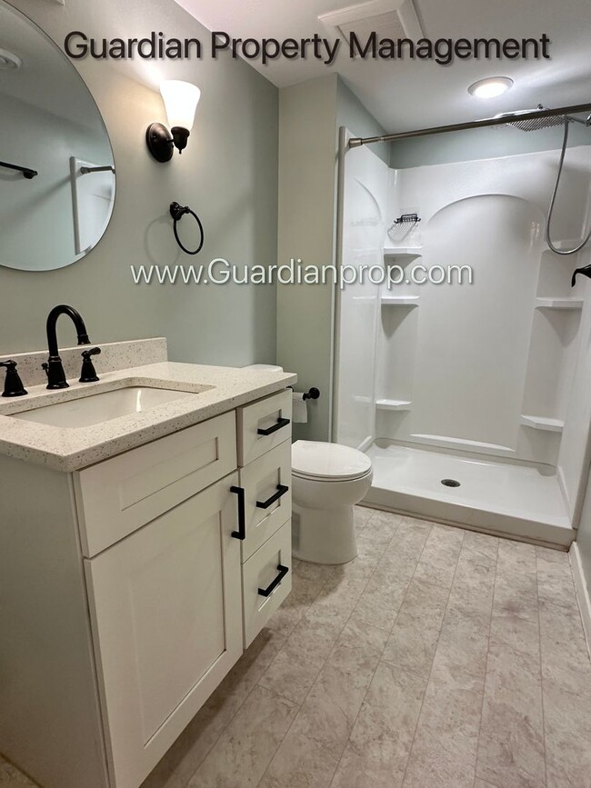 Building Photo - St Louis Park Single Family Home, Hardwood Floors, Office, Available July/Aug 1st