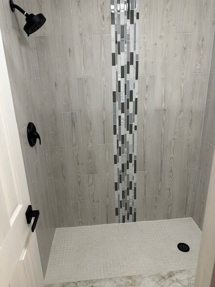 Building Photo - 3801 Crown Point Rd