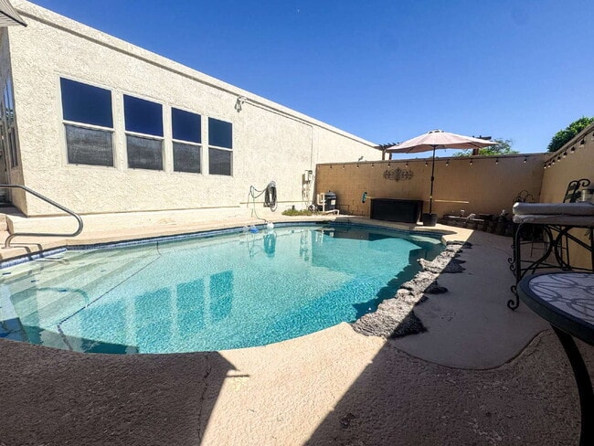 Building Photo - "Well Maintained 3 Bedroom, 2 Bathroom Pool Home in Yuma Corona!"