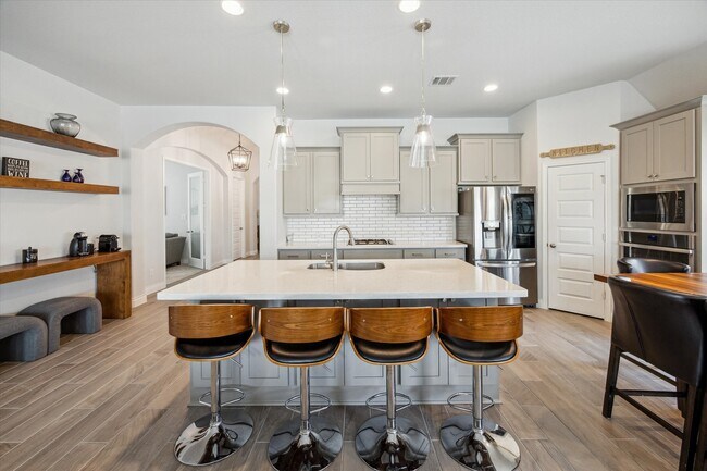 Building Photo - 28710 Wildthorne Ct