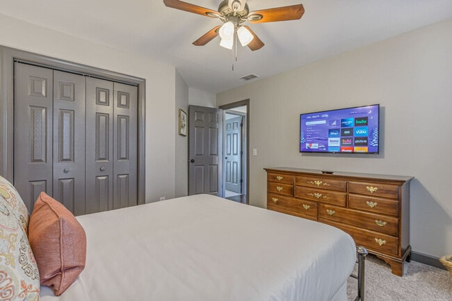 Building Photo - 10 Bridlewood Ct