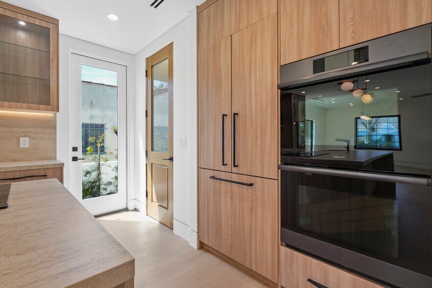 Building Photo - 1161 Stearns Dr