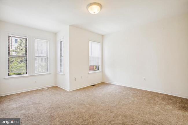 Building Photo - 2025 11th St NW