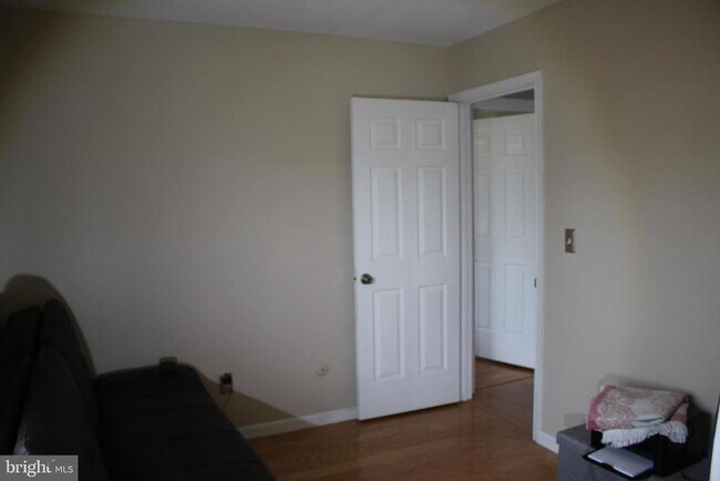 Building Photo - 219 Meadow Dr