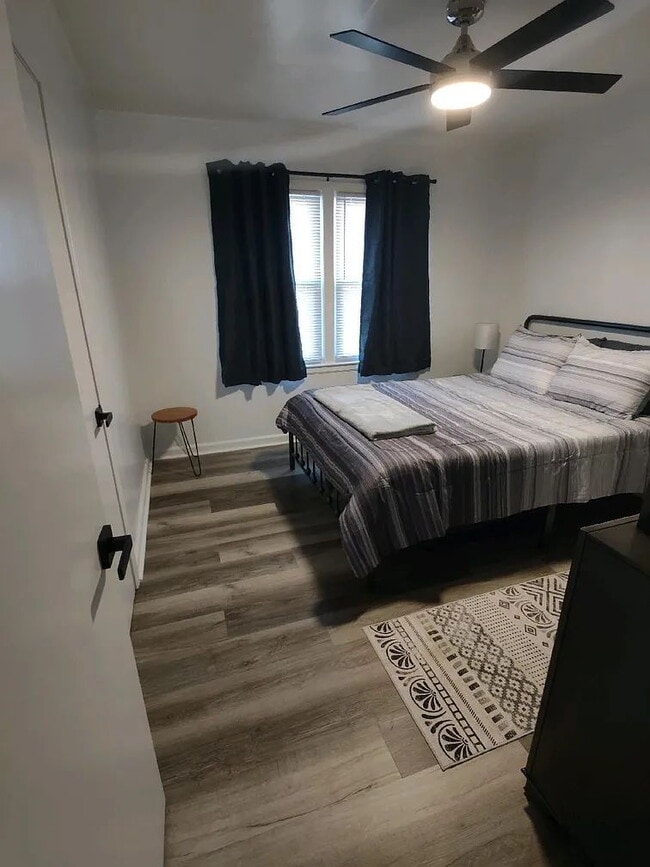 Building Photo - Renovated - 3 bedrooms w/ tankless water heater