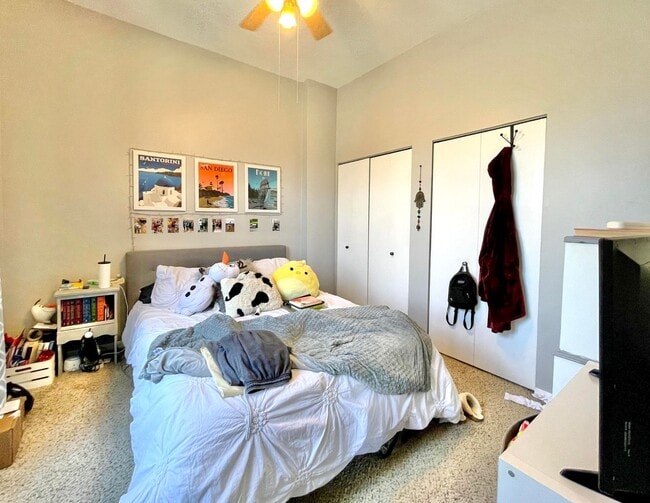 Building Photo - Spacious 2 bd/1 bath Condo in Lincoln Park!