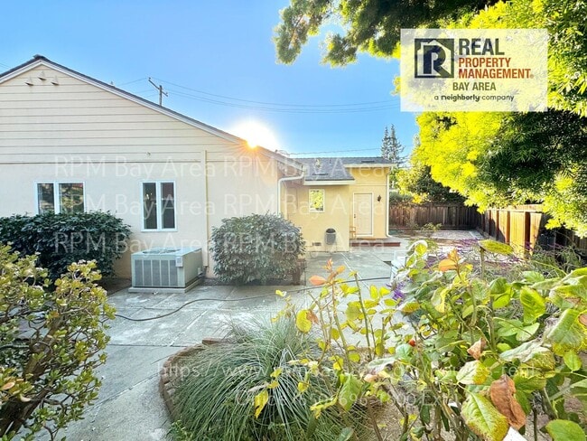 Building Photo - Bright 4-Bedroom, 2-Bath Single-Level Home with Bonus Room – Palo Alto