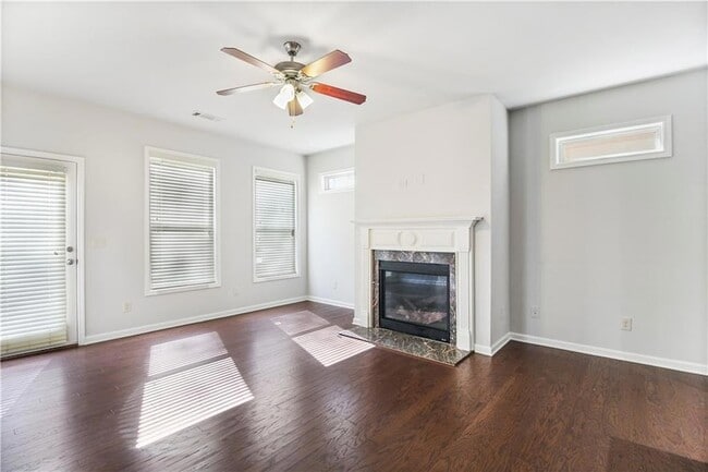 Building Photo - 5090 Breezewood Cir