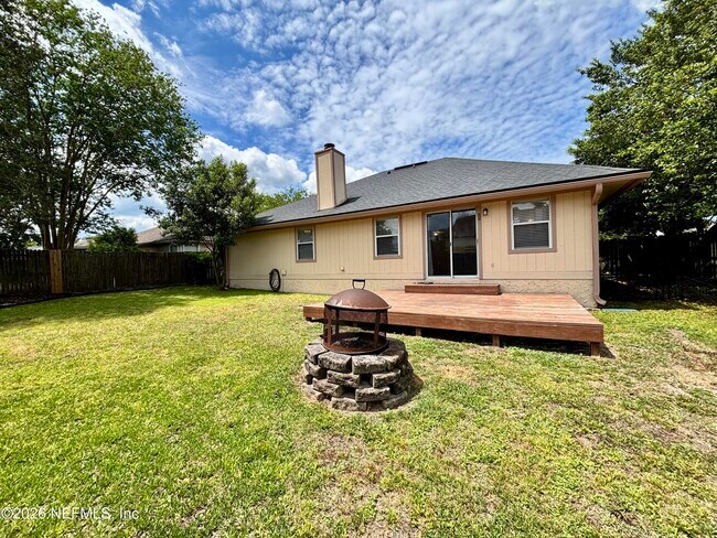 Building Photo - 8467 Charlesgate Cir E