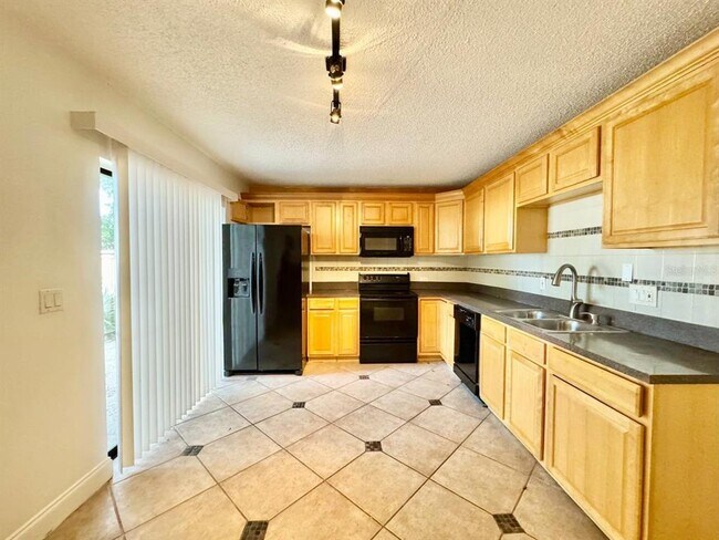 Building Photo - 2636 10th Ct