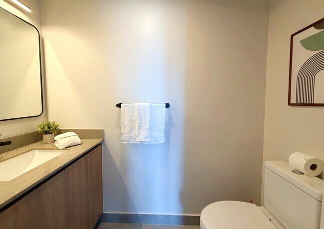 Building Photo - 121 NE 5th St