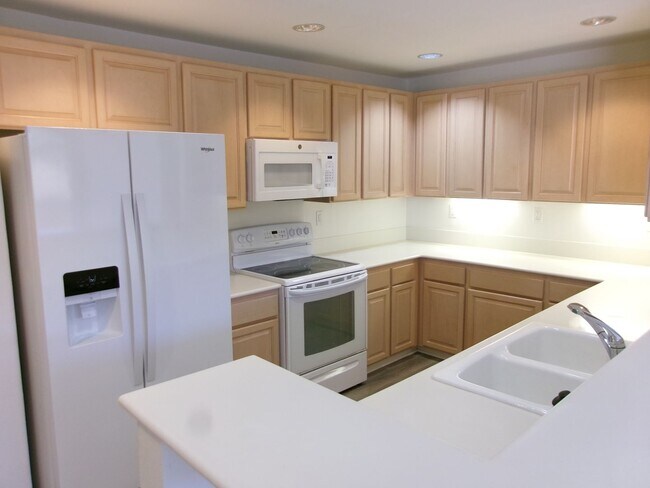 Building Photo - T0365 - MOANALUA VILLAGE #11H