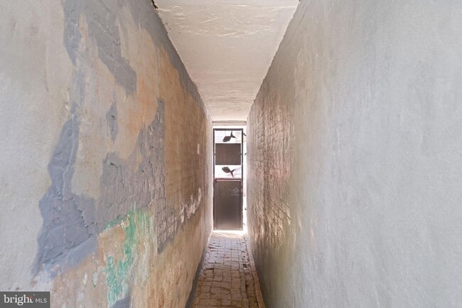 Building Photo - 7 E Oxford St