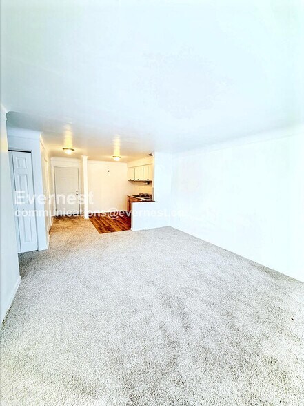 Building Photo - 15601 Schoolcraft Rd