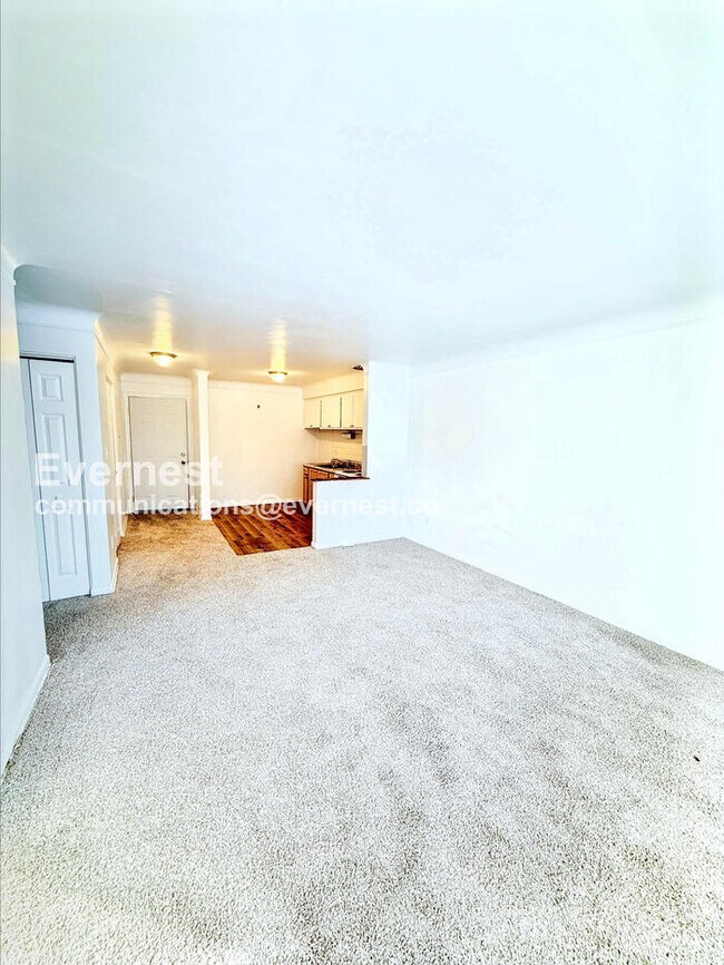 Building Photo - 15601 Schoolcraft Rd