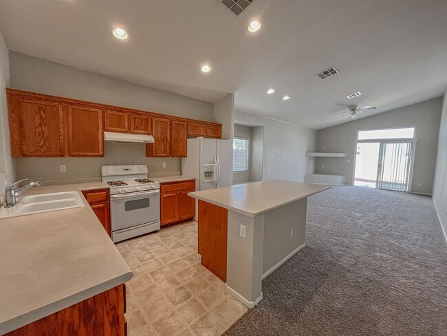Building Photo - 6552 Playa De Carmen Way