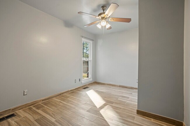 Building Photo - 602 Dylan Ct