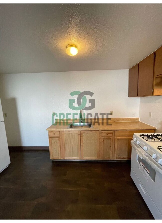 Building Photo - 3204 Atchison St