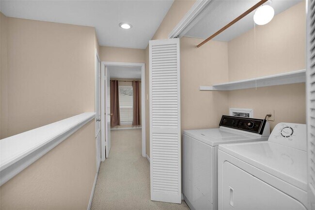 Building Photo - 938 Memorial Village Dr