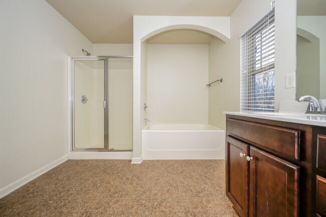 Building Photo - 185 Stillwood Dr