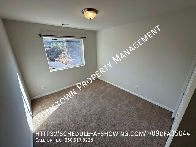 Building Photo - 2800 Fiddleback St NE
