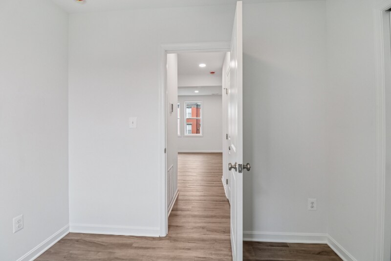 Building Photo - 303 Seaton Pl NE