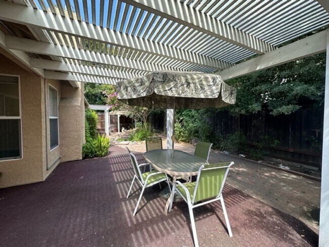 Building Photo - Gem of a rental home in East Davis