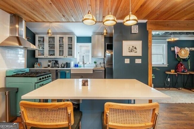 Building Photo - 154 Savannah St SE