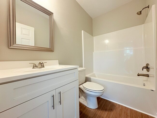Building Photo - 1733 Beechwood Cir S
