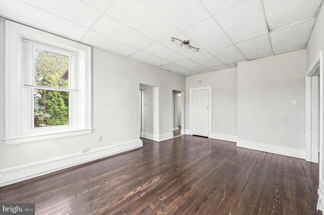 Building Photo - 222 Henderson Ave