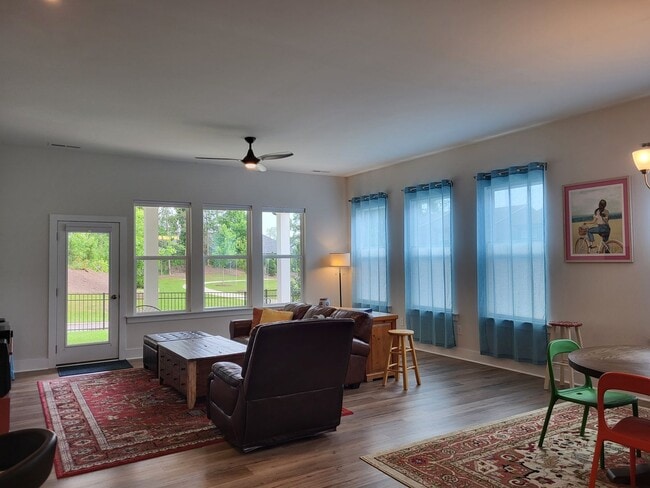 Building Photo - Spacious 3 bedroom in Mayes Hall Community