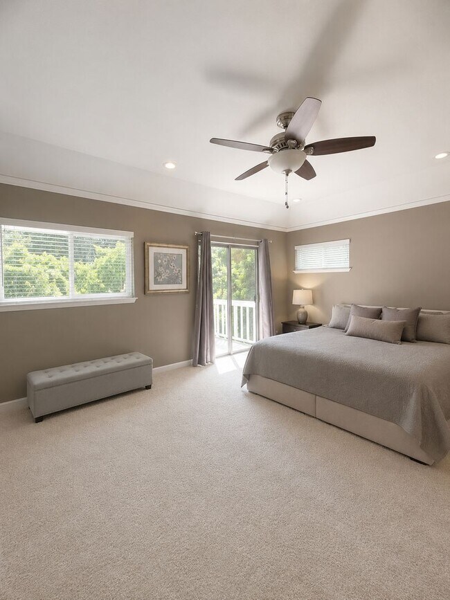 Building Photo - Beautiful Carmichael Home in Exclusive Neighborhood!