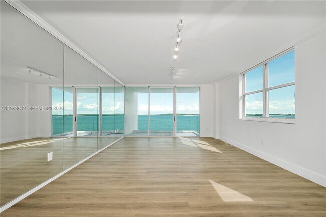 Building Photo - 800 Claughton Island Dr