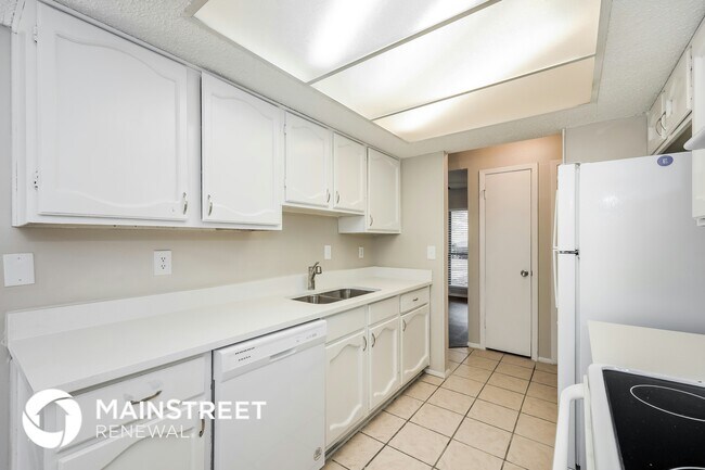 Building Photo - 7506 Ledgebrook Dr