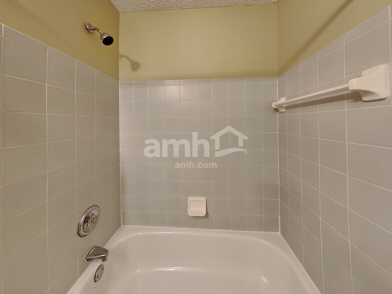 Building Photo - 7366 Murrayfield Dr