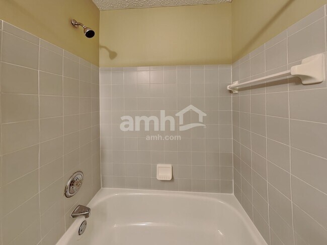 Building Photo - 7366 Murrayfield Dr