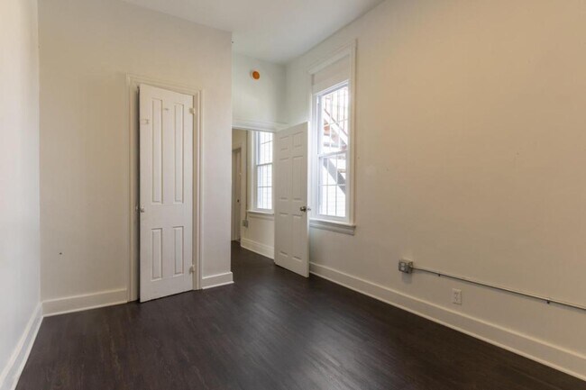 Building Photo - 713 Locust St