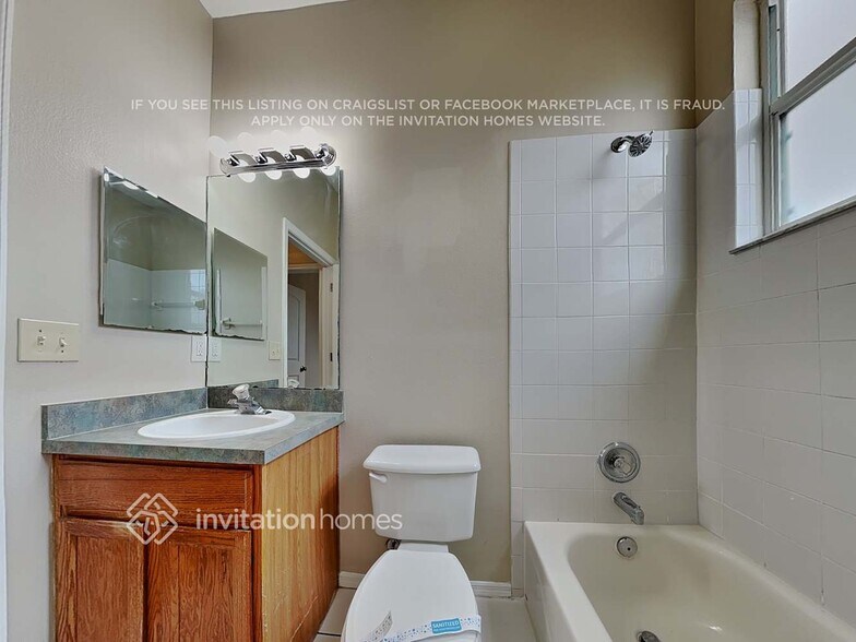 Building Photo - 2430 Leaning Pine St