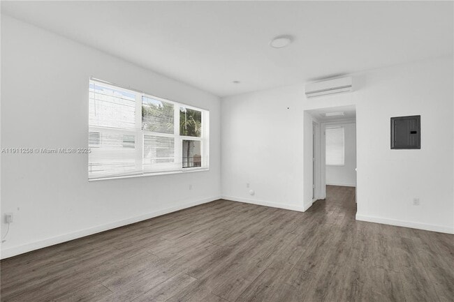 Building Photo - 402 NW 12th Ave