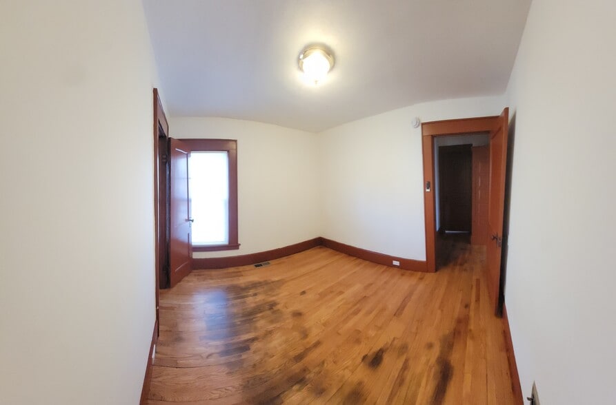 Building Photo - 402 Hartwell Ave