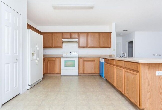 Building Photo - 3/2.5 PLUS OFFICE LARGE POINCIANA VILLAGES...