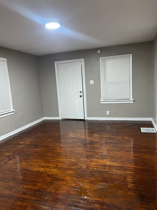 Building Photo - 1514 N Chester Ave